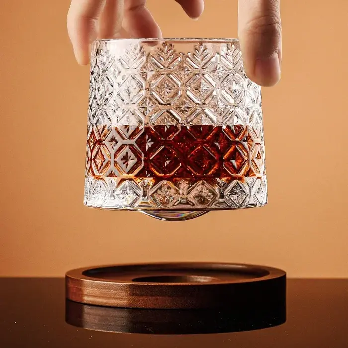 Verre à whisky avec Base