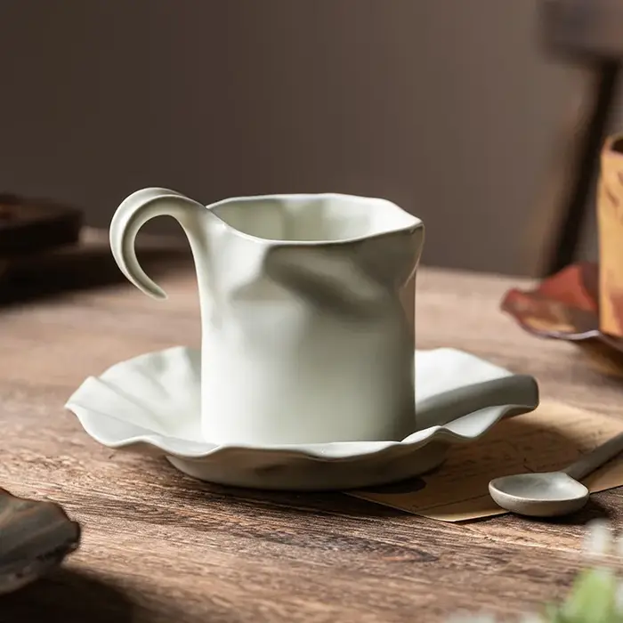 Tasse à café en céramique plissée de luxe léger japonais et ensemble S/05 er