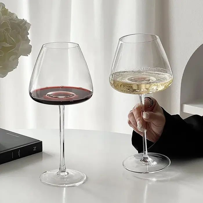Verre à vin rouge bordeaux à gros pales de style européen