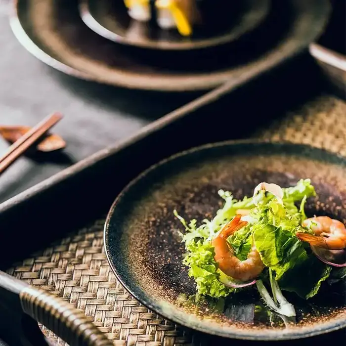 Assiette de service japonaise en céramique