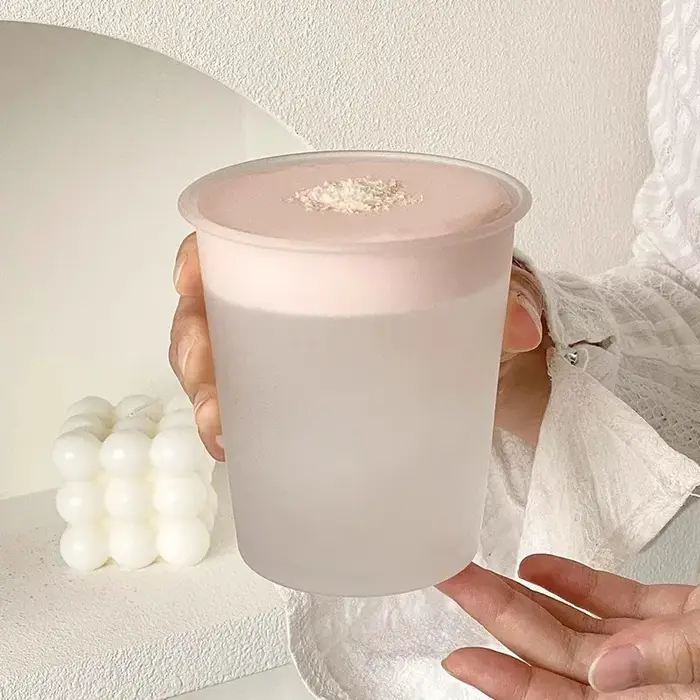 Tasse en verre conviviale ré simple pour la maison