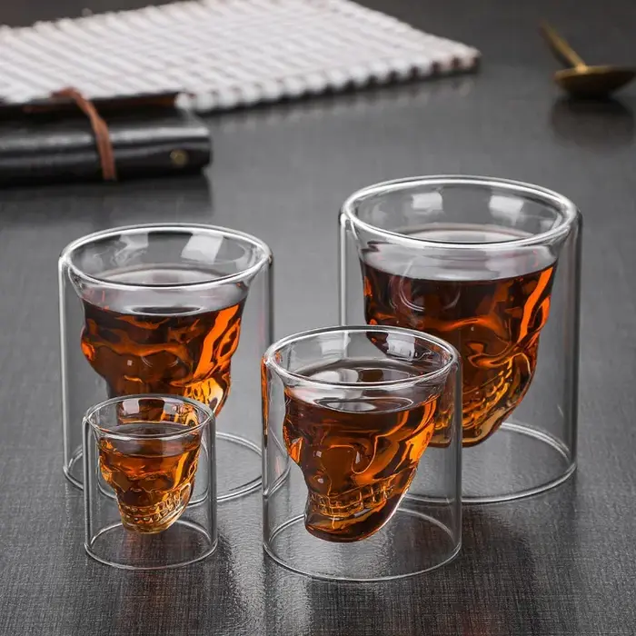 Verre de barre créatif tête de mort