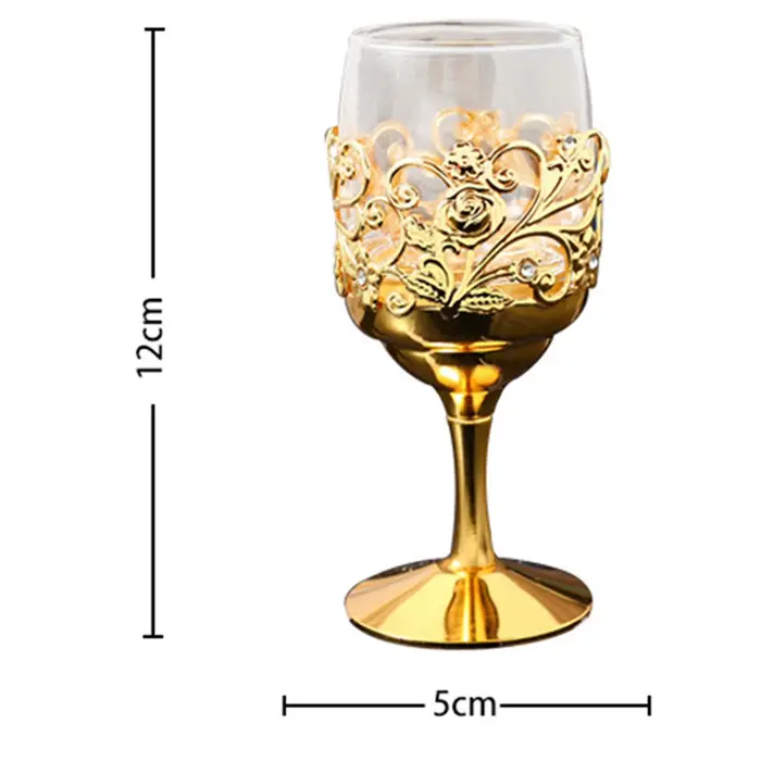 Verre à vin doré luxueux