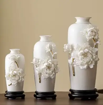 Ornement de vase en céramique
