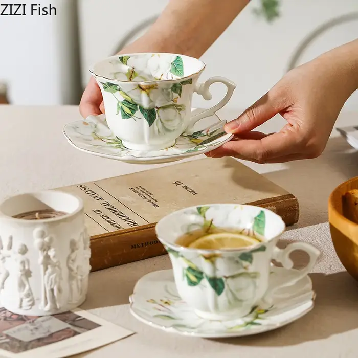 Tasses peintes camélia élégantes