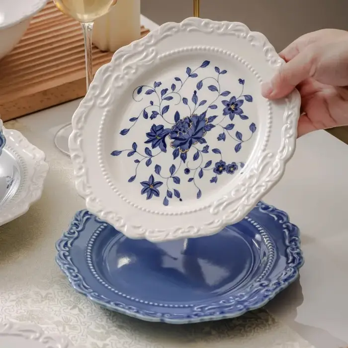 Assiette à manger occidentale en céramique, décoration de maison en Relief haut de gamme française, couleur sous glaçure