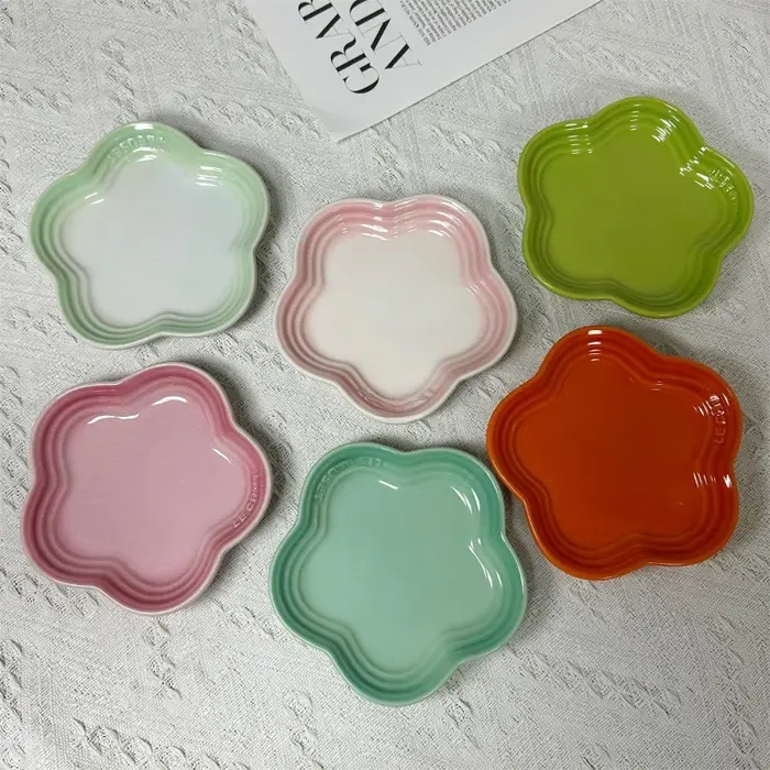 Petite assiette en fleur de prunier de 14cm