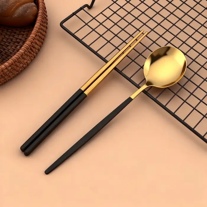 Ensemble de couverts noir