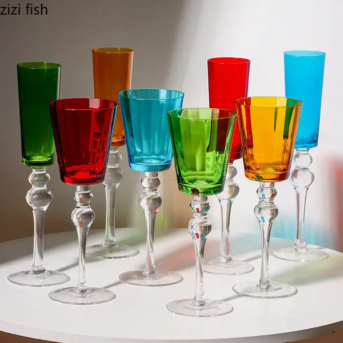 Verre à pieds hauts de couleur unie