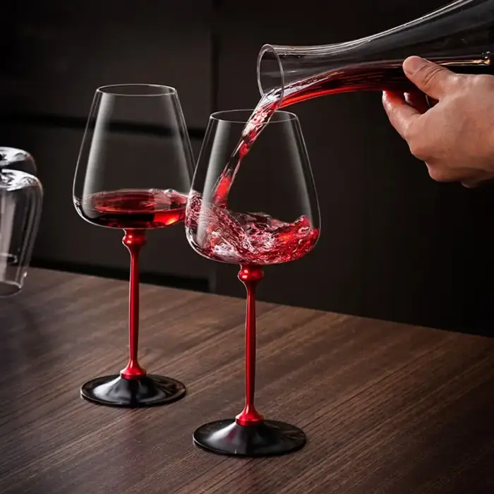 Verres à vin rotatifs uniques en verre transparent