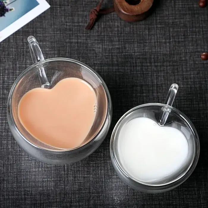 Tasse en verre en forme de cœur d'amour