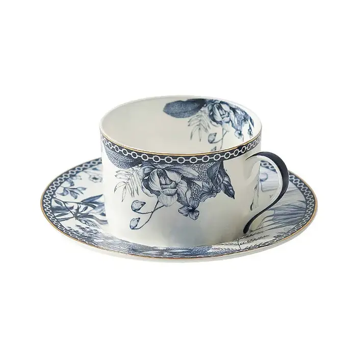 Tasse à café et théière en céramique