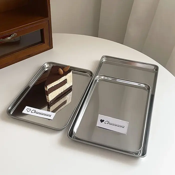 Plateau de service rectangulaire moderne en acier inoxydable – Idéal pour gâteaux et collations – Sublime le design de votre table à manger pour la maison ou le café