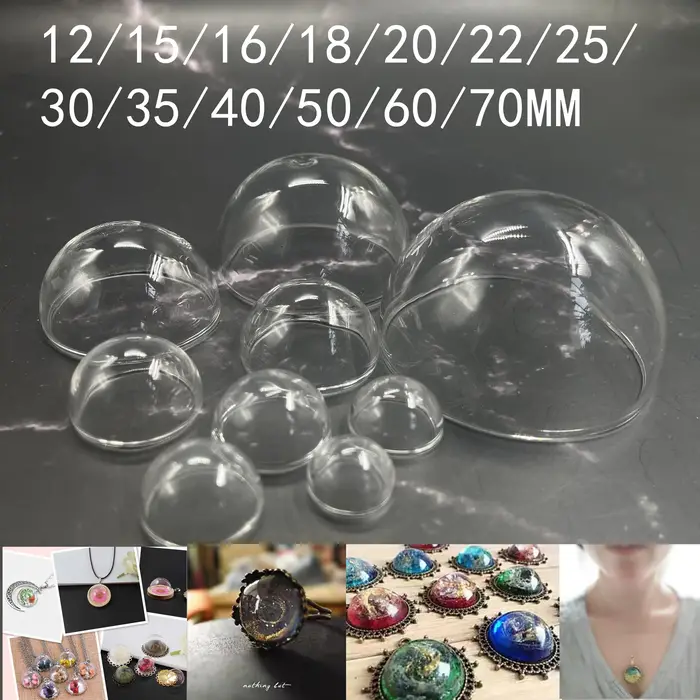 Demi-boules de verre transparentes