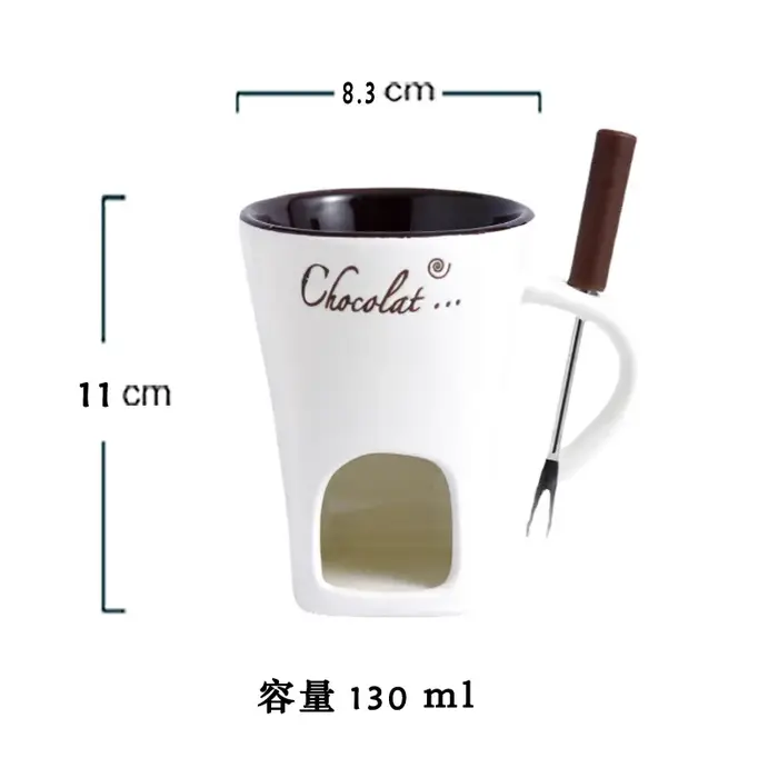 Tasse à café en céramique avec fourchette