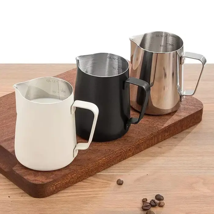 Pichet à mousse de café et de lait
