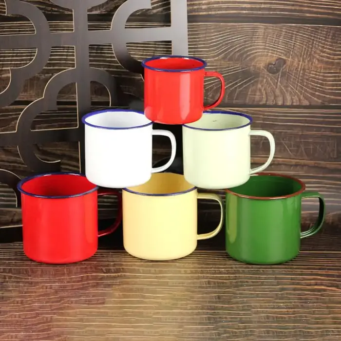 Tasse à café en émail faite à la main
