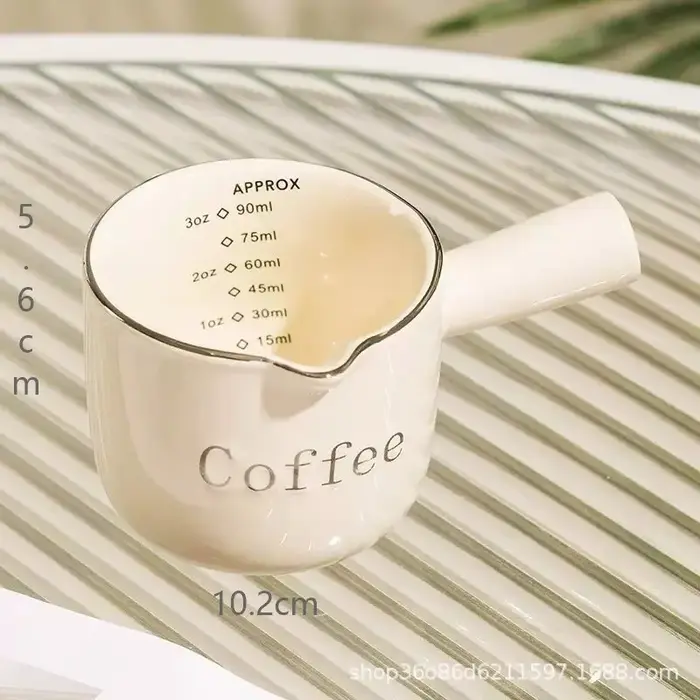 Petite tasse à lait en céramique pour café expresso avec échelle graduée