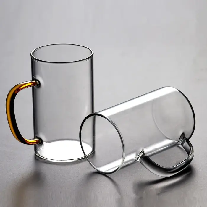Tasse en verre transparente pour le petit déjeuner