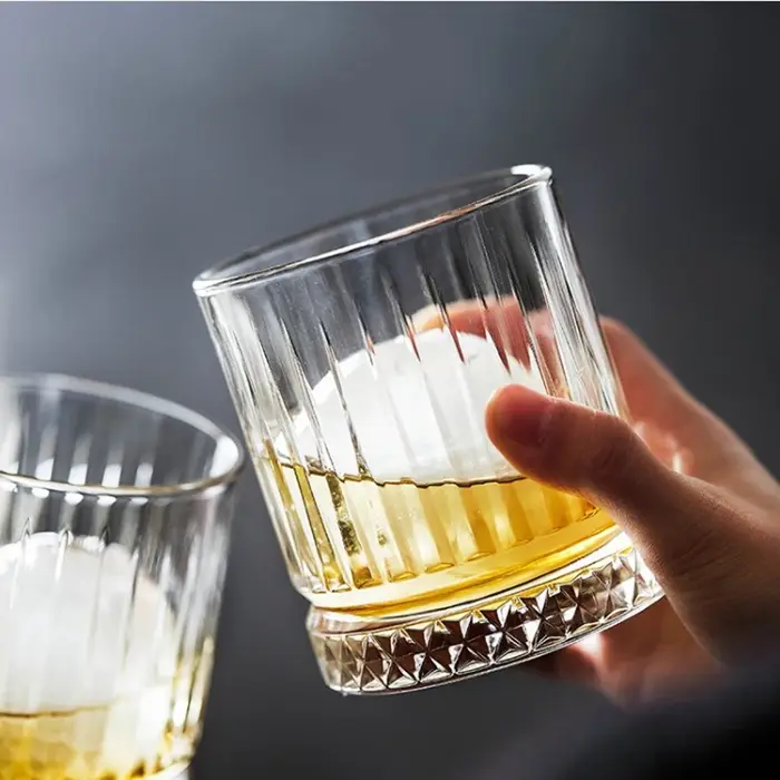 Verres à whisky à l'ancienne pour les amateurs de scotch