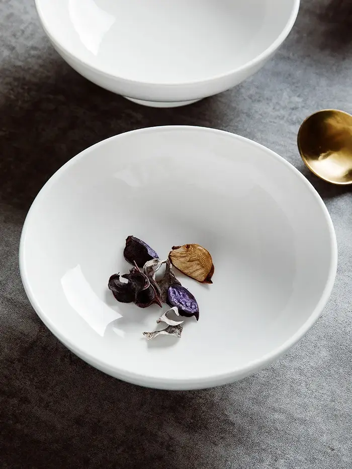 Assiette à gâteau aux fruits en céramique blanche pure