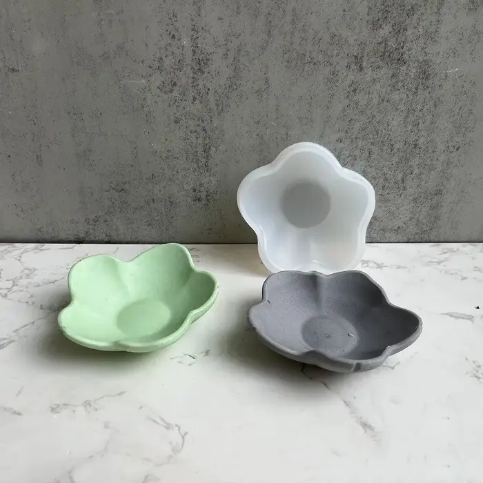 Assiette en forme de pétale