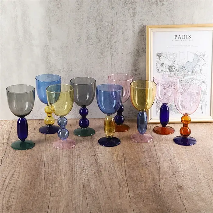 Gobelet en verre coloré nordique