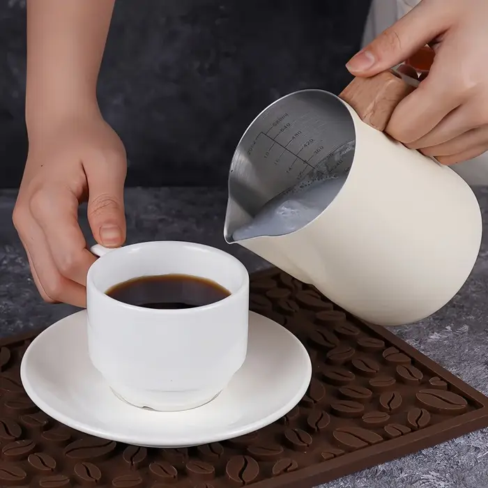 Pichet à mousse de lait et de café