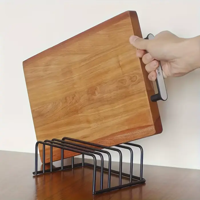 Étagère de cuisine pour planches à découper et moules à pâtisserie
