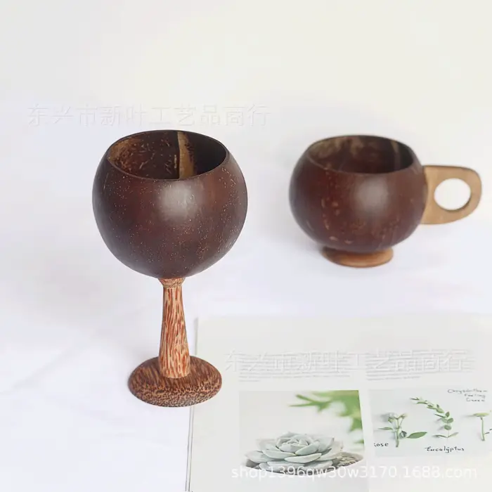 Tasse à jus en coquille de noix de coco naturelle