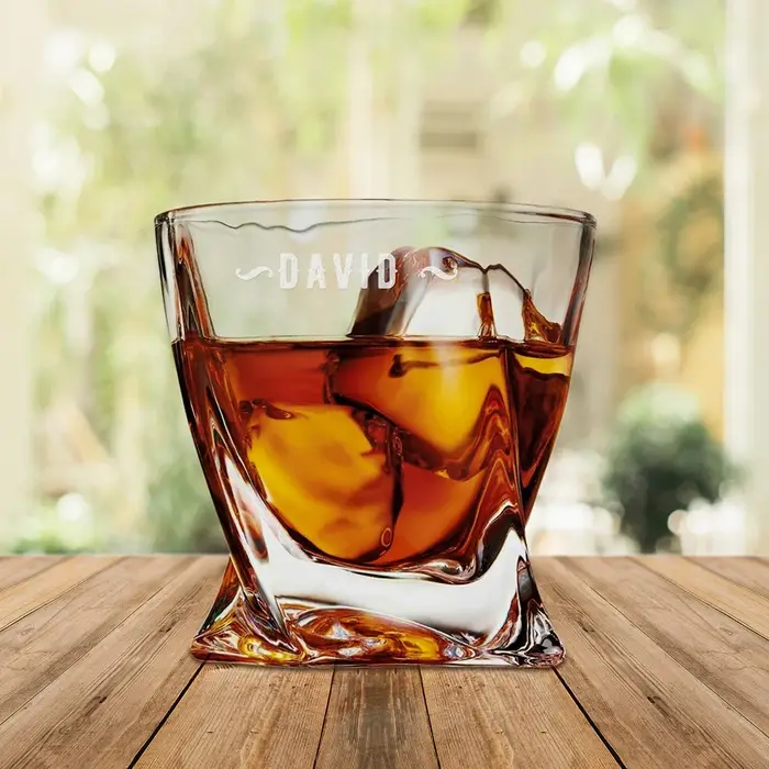 Verre à whisky personnalisé avec logo et texte