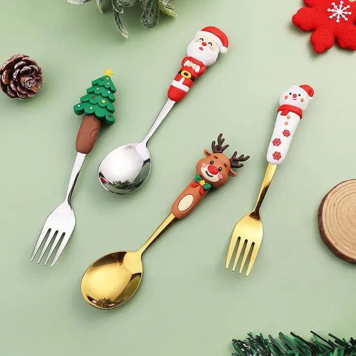 Lot de 4 couverts de Noël dorés et argentés : cuillères et fourchettes