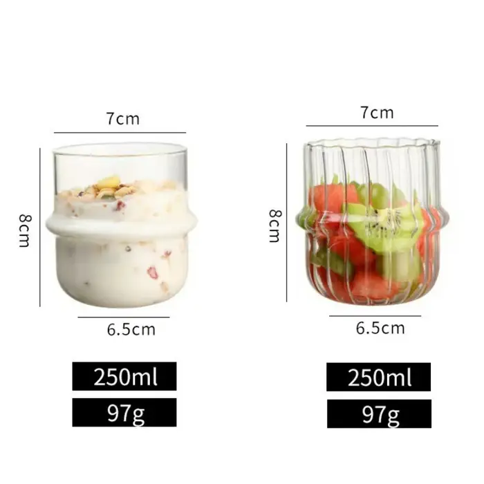 Tasses en verre à café au lait