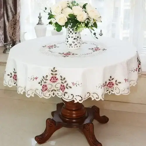 Nouvelle nappe en dentelle