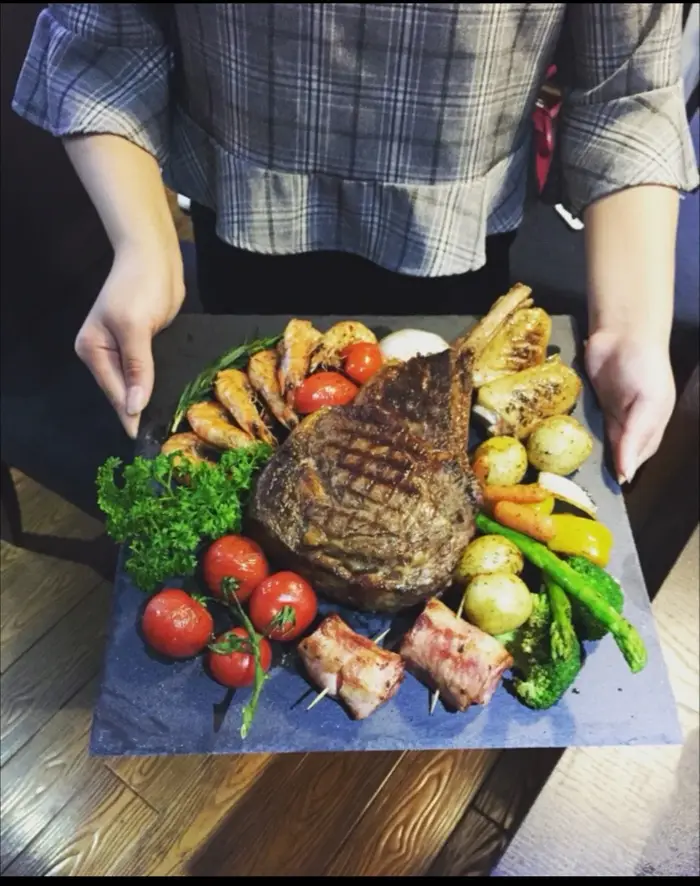 Assiettes à steak de l'Ouest en pierre noire