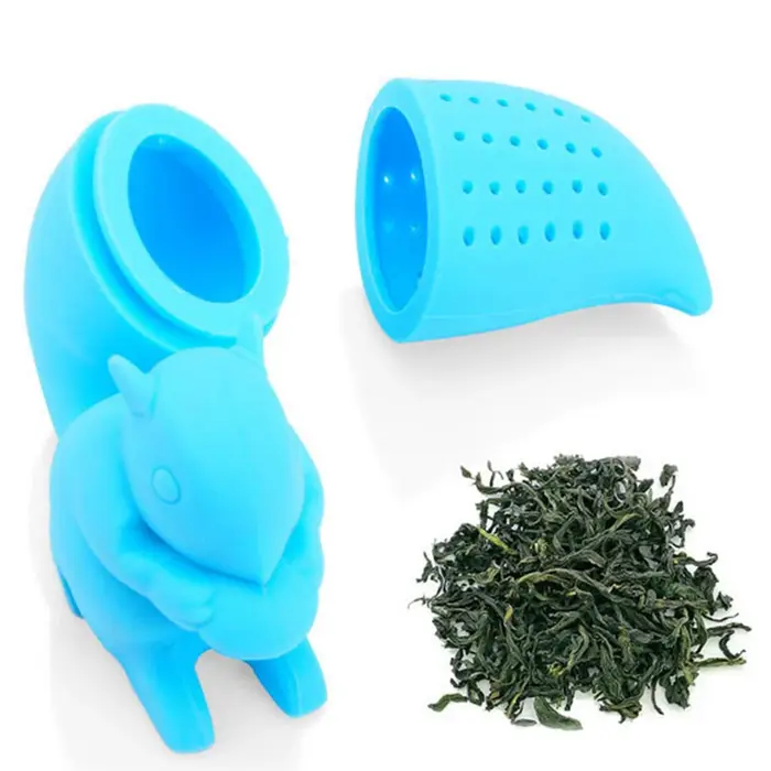 Préparation du thé délicieux avec un infuseur de thé d'écureuil en silicone mignon – Parfait pour le thé en feuilles mobiles