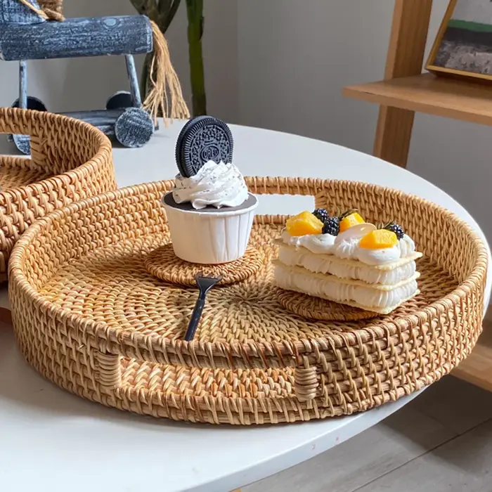 Plateau de service rond en rotin avec poignée