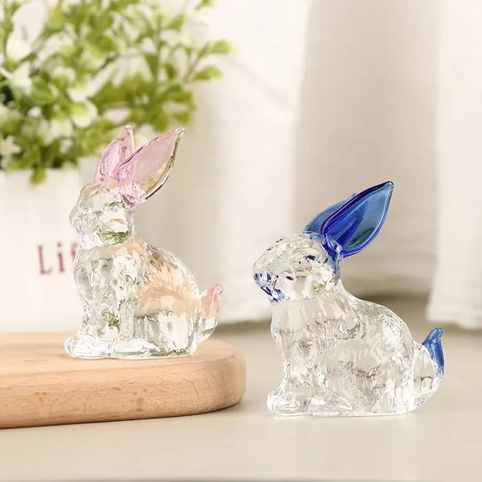 Statue en cristal de main de lapin en verre