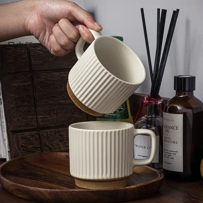 Tasse à boire universelle avec cuillère