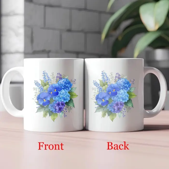 Tasse florale blanche à fleurs bleues et violettes pour café