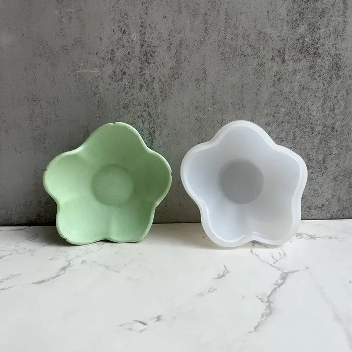 Assiette en forme de pétale