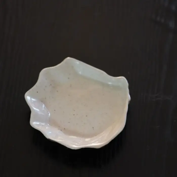 Ensemble tasse à café et soucoupe en coquillage