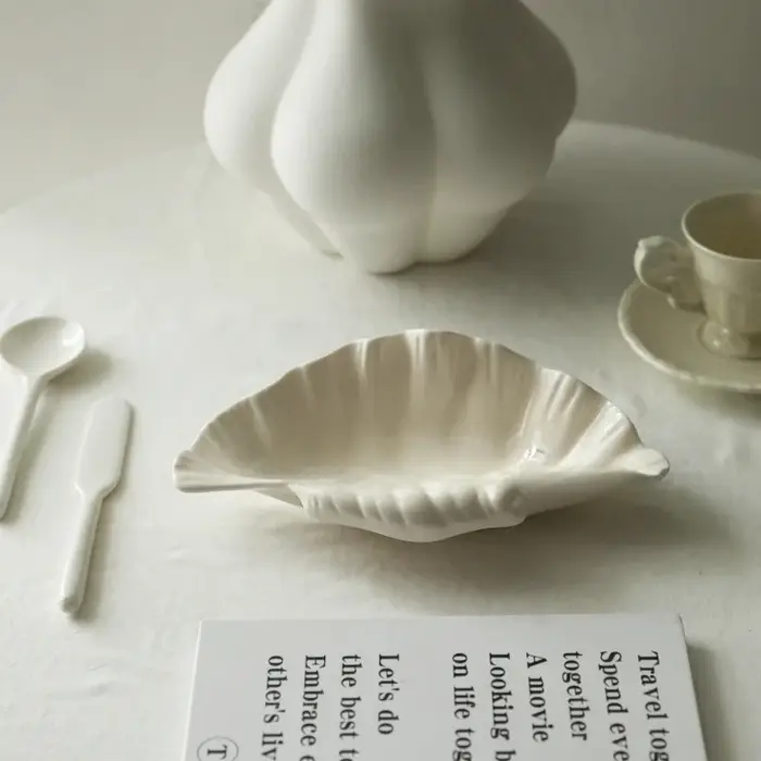 Assiette en céramique rétro crème