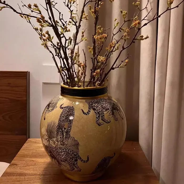 Vases en céramique, rangement moderne