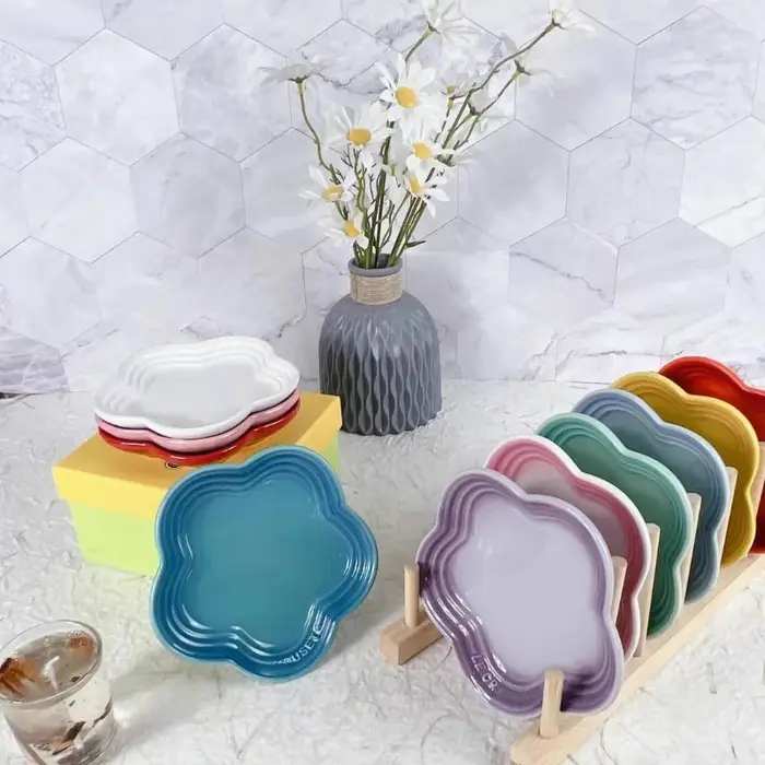 Petite assiette en fleur de prunier de 14cm
