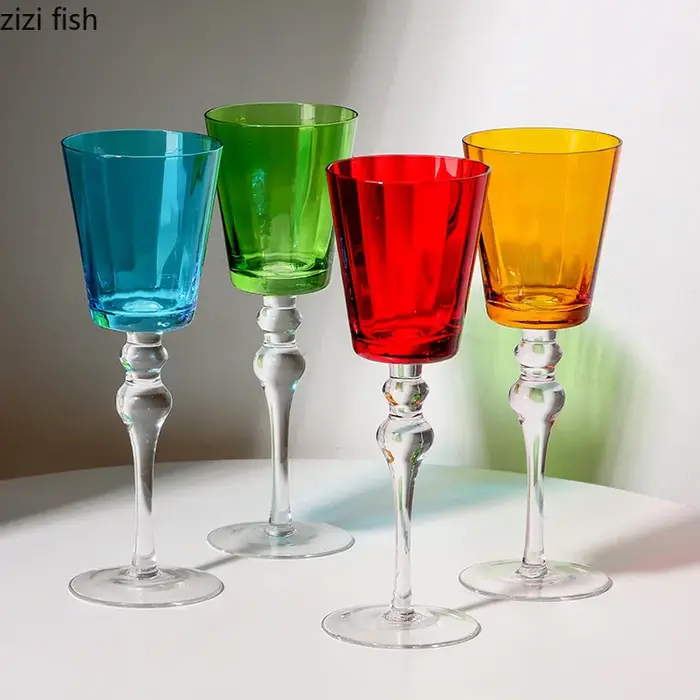 Verre à pieds hauts de couleur unie