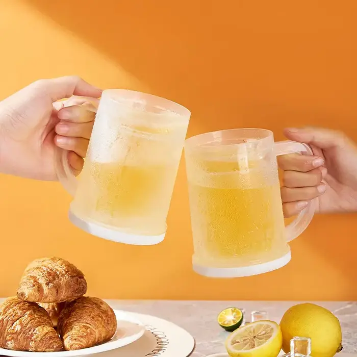 Verre de bière réfrigéré d'été