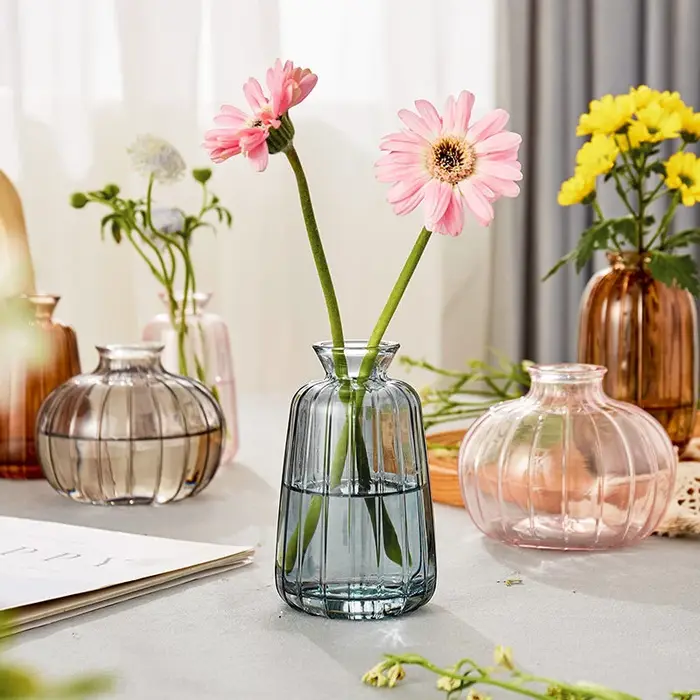 Vase en verre transparent