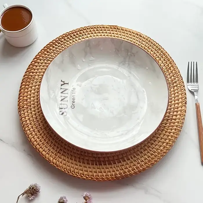 Assiette en rotin naturel faite à la main de 13 pouces