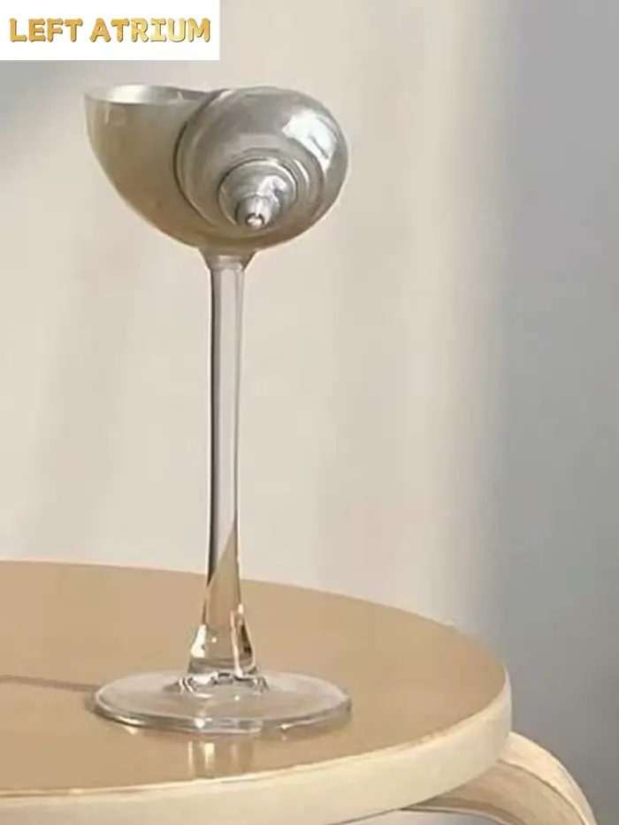 Tasse à pieds hauts en conque naturelle faite à la main